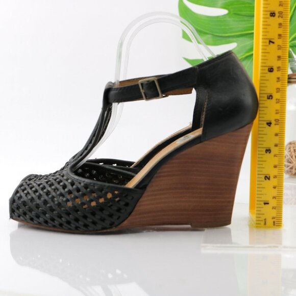 Frye Womens Gwen Sandal Size 9.5 Black Leather Woven T-Strap Wedge Heel Peep Toe - Picture 7 of 12